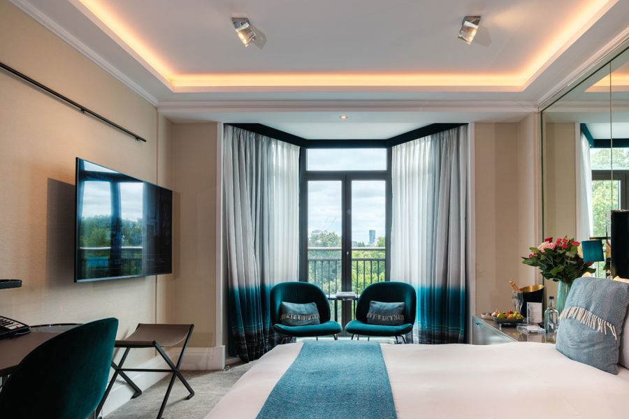 Hotel bedroom with chairs in a bay window