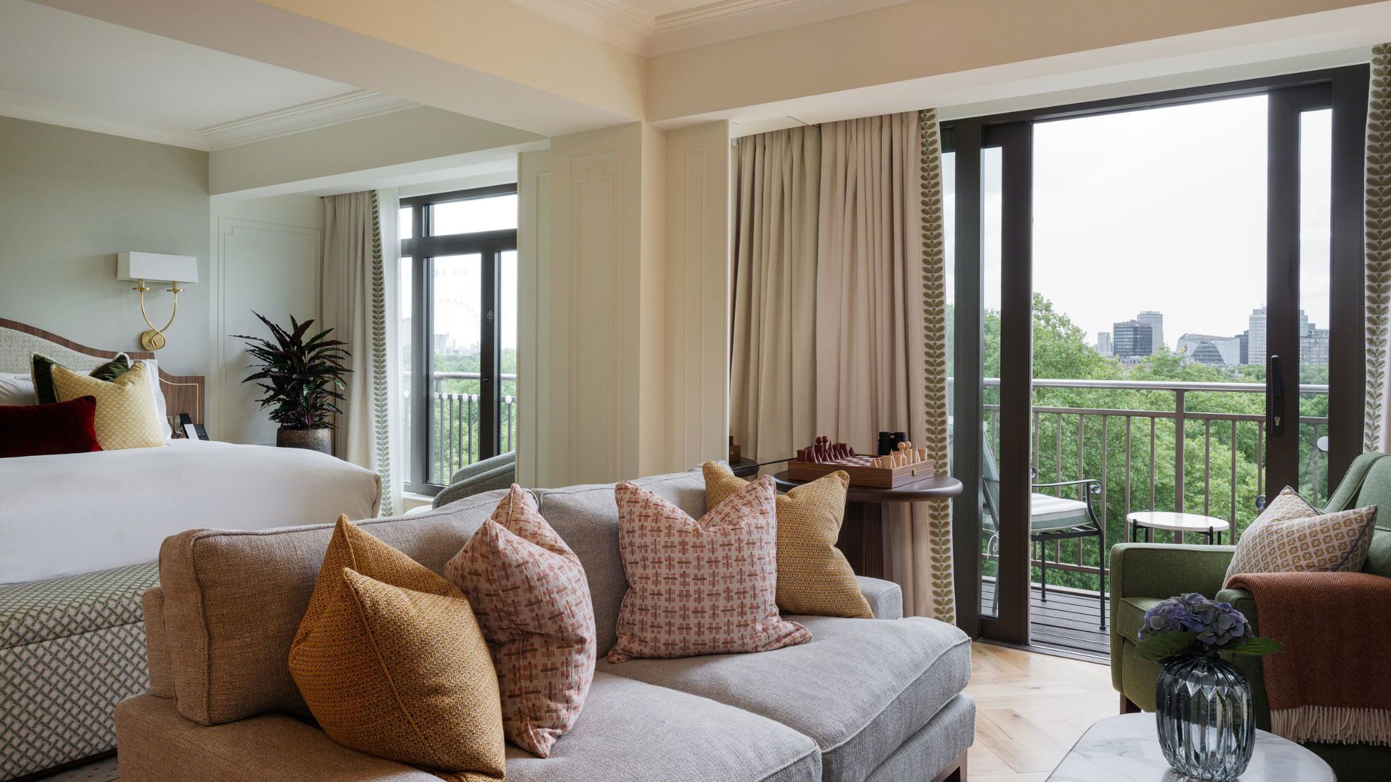 The Athenaeum Hotel & Residences Green Park View Suite