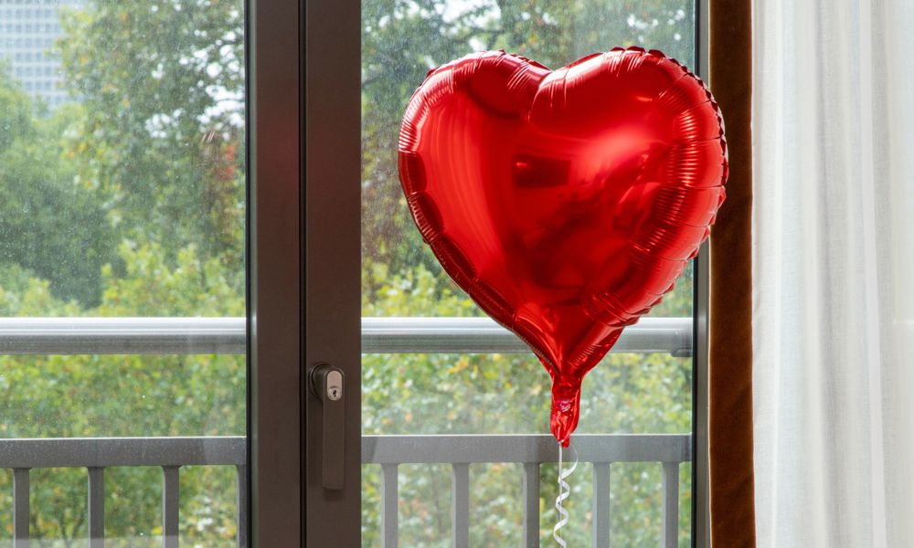 red heart balloon in bedroom