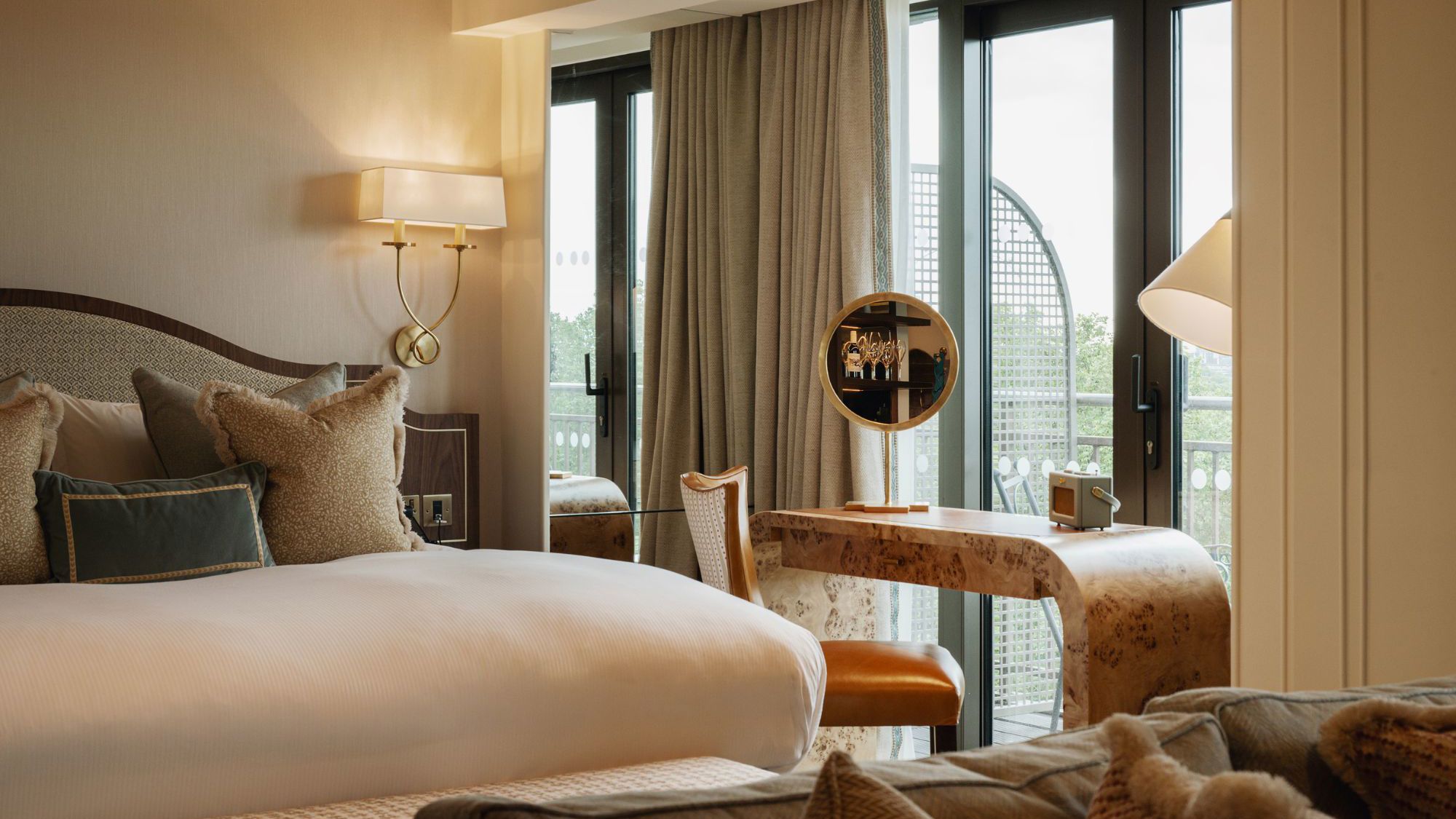 The Athenaeum Hotel & Residences Royal Park View suite