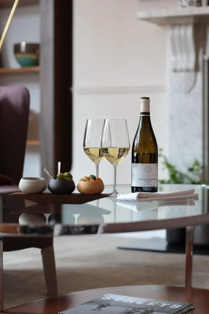 Residence Living Area Wine Detail