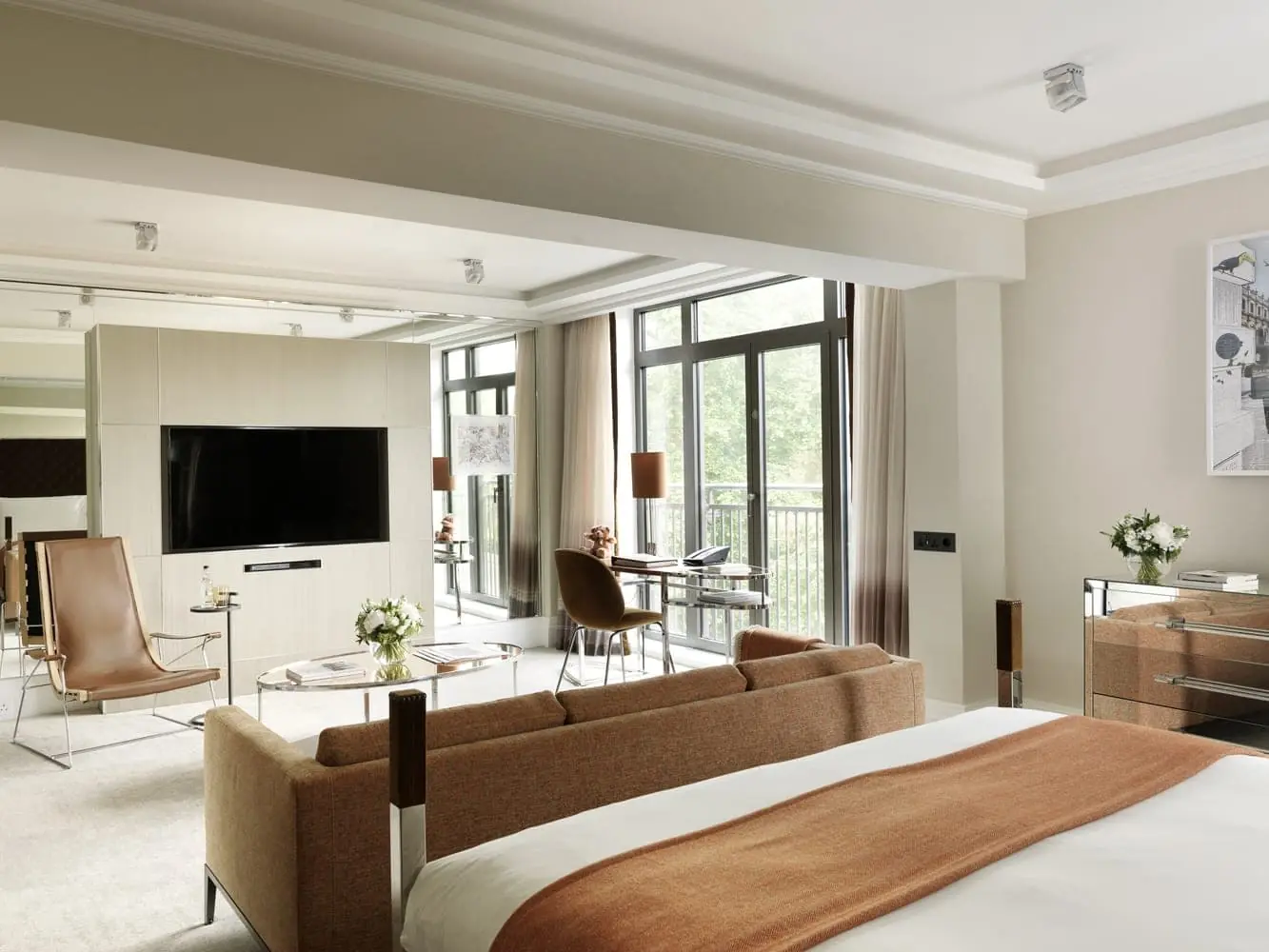 The interior view of the open plan Green Park suite in at a luxury family friendly hotel uk