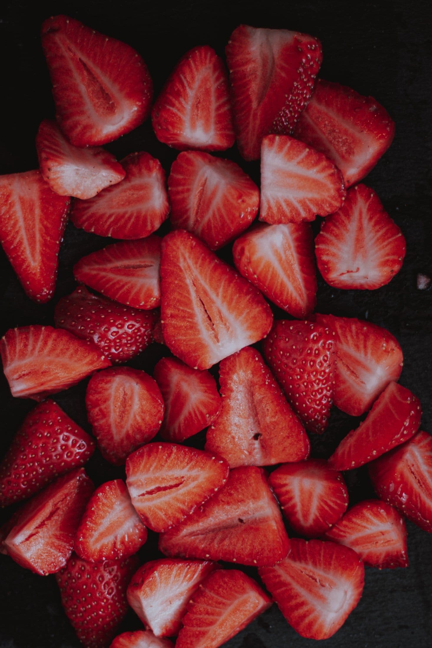 sliced strawberries
