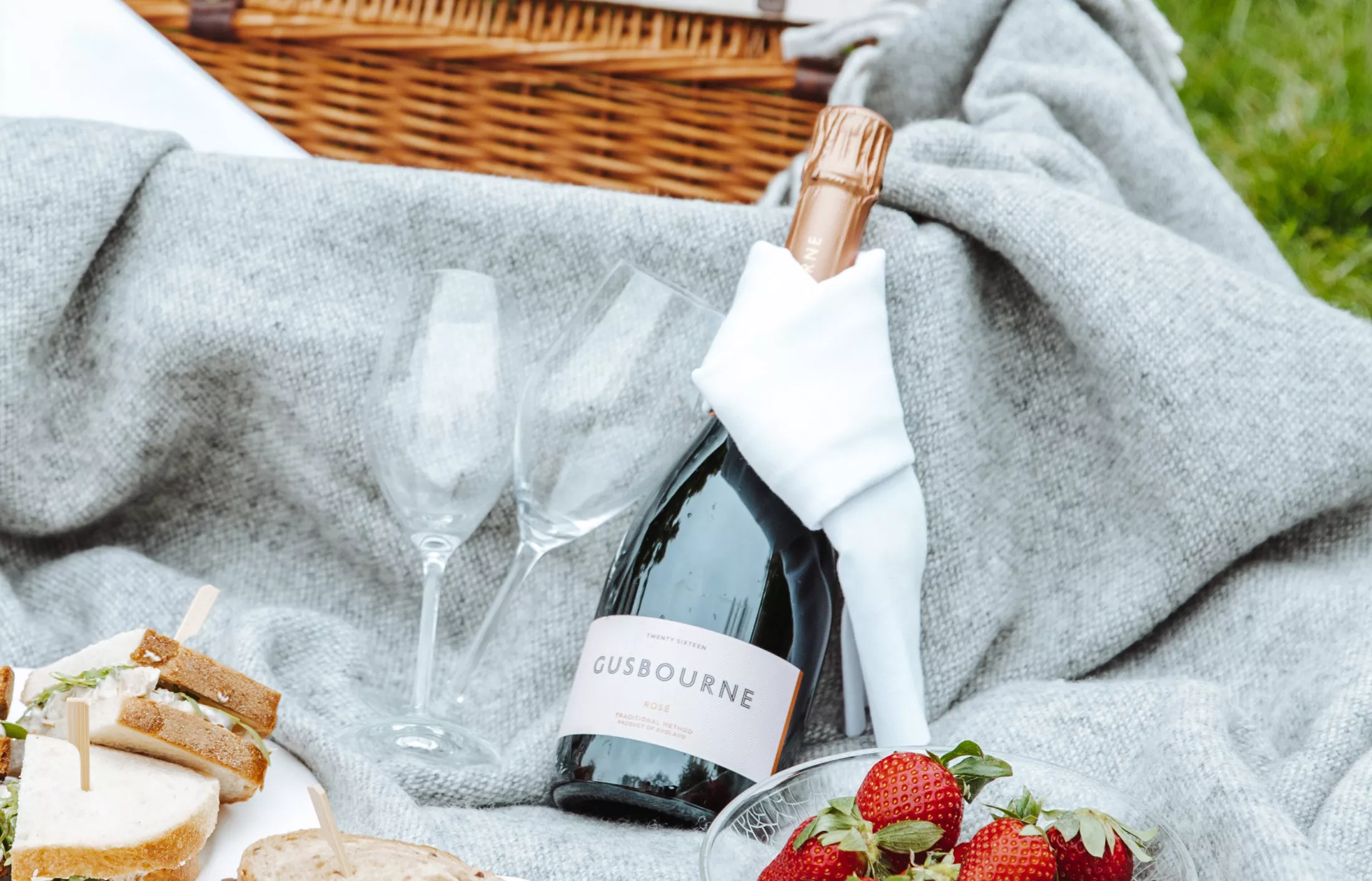 Afternoon Tea Picnic in Green Park-3 – Champagne