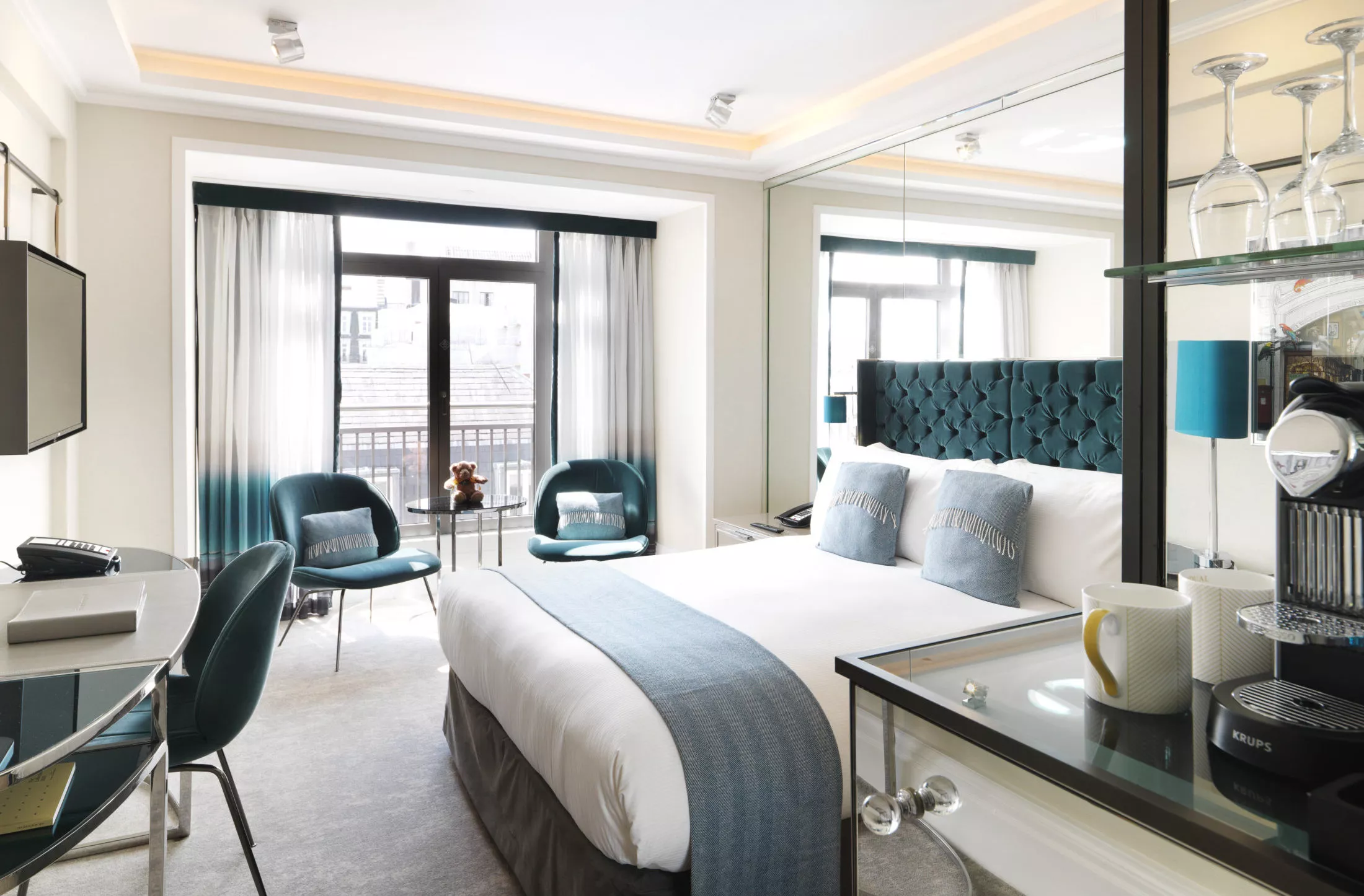 The Park View Hotel Room at The Athenaeum. The room features blue trimmings and a magnificent view of Green Park from a 5 star hotel in Mayfair.