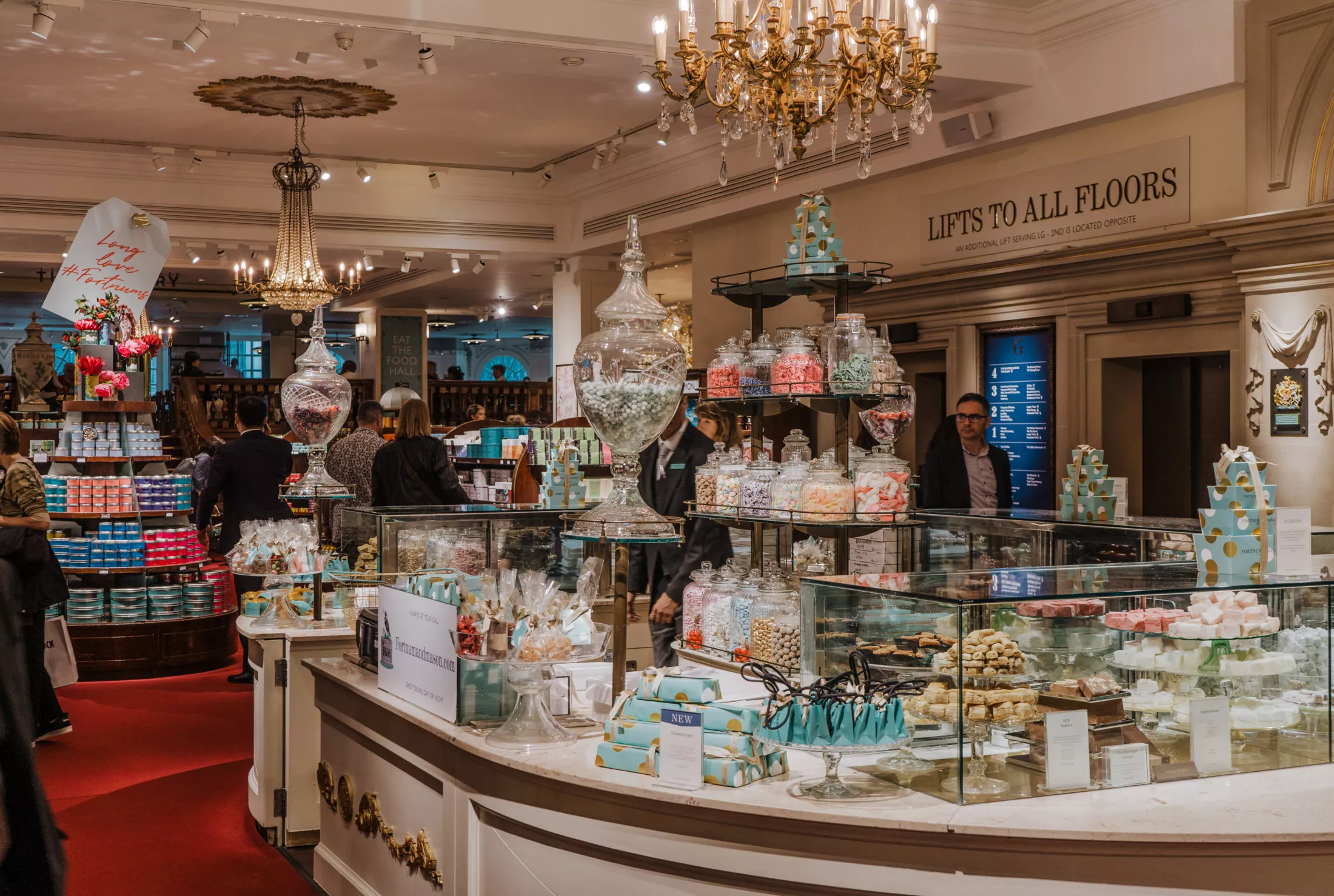 London,,Uk,-,May,,20,,2019,Legendary,Huge,Sweets,Shop