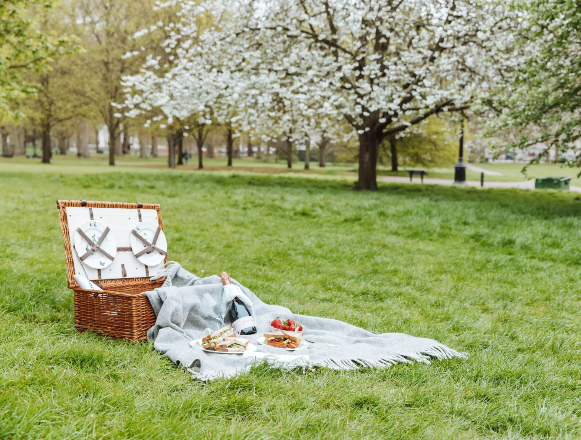 Afternoon-Tea-Picnic-in-Green-Park-8-e1631537922696-1920×1455